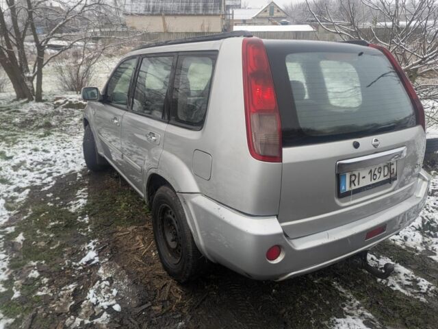 Серый Ниссан ИксТрейл, объемом двигателя 0 л и пробегом 307 тыс. км за 3500 $, фото 3 на Automoto.ua