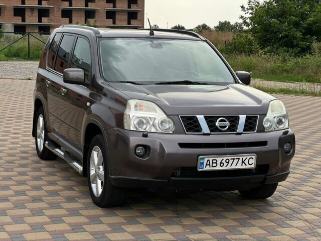 Серый Ниссан ИксТрейл, объемом двигателя 2 л и пробегом 272 тыс. км за 9000 $, фото 1 на Automoto.ua