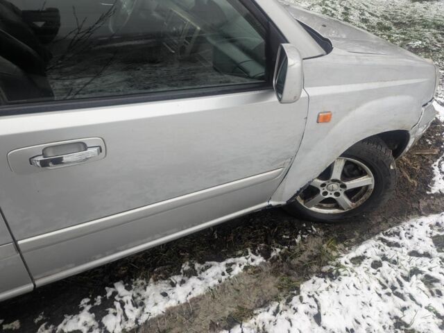 Серый Ниссан ИксТрейл, объемом двигателя 0 л и пробегом 307 тыс. км за 3500 $, фото 5 на Automoto.ua