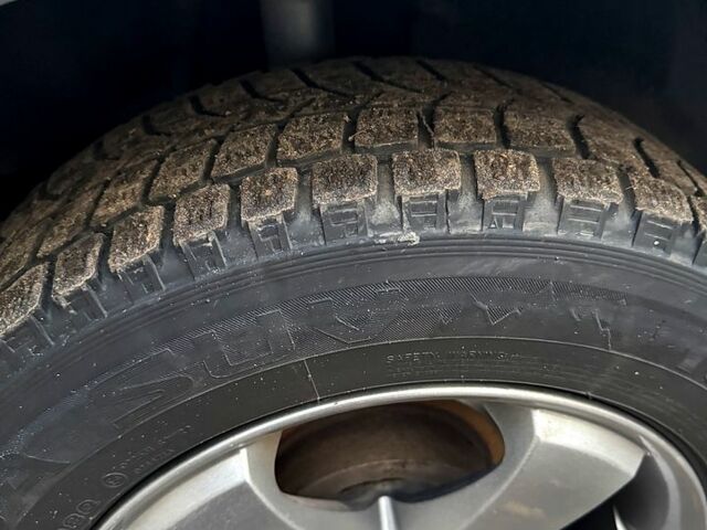 Серый Ниссан ИксТрейл, объемом двигателя 2.5 л и пробегом 333 тыс. км за 7100 $, фото 5 на Automoto.ua