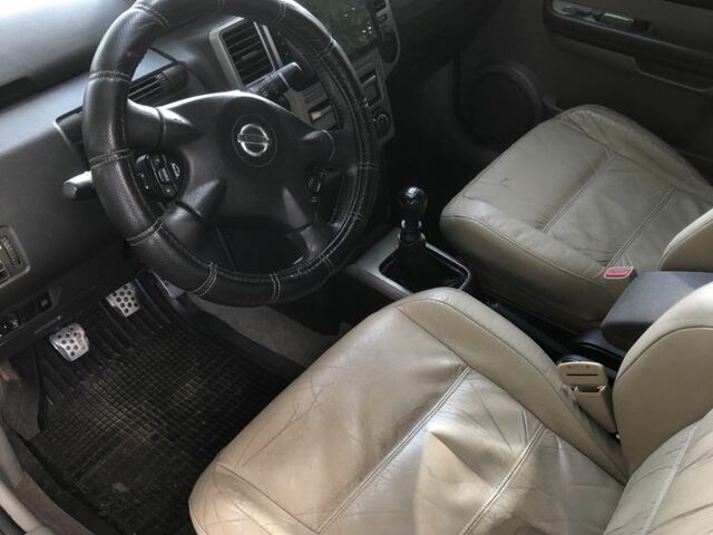 Серый Ниссан ИксТрейл, объемом двигателя 2.2 л и пробегом 222 тыс. км за 3500 $, фото 5 на Automoto.ua