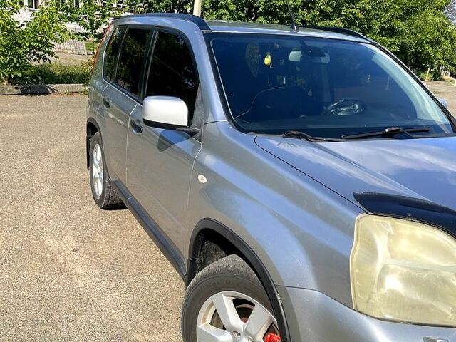 Серый Ниссан ИксТрейл, объемом двигателя 2.5 л и пробегом 270 тыс. км за 9800 $, фото 1 на Automoto.ua