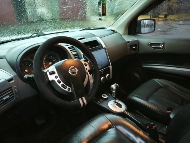 Сірий Ніссан ІксТрейл, об'ємом двигуна 2.5 л та пробігом 295 тис. км за 8200 $, фото 7 на Automoto.ua