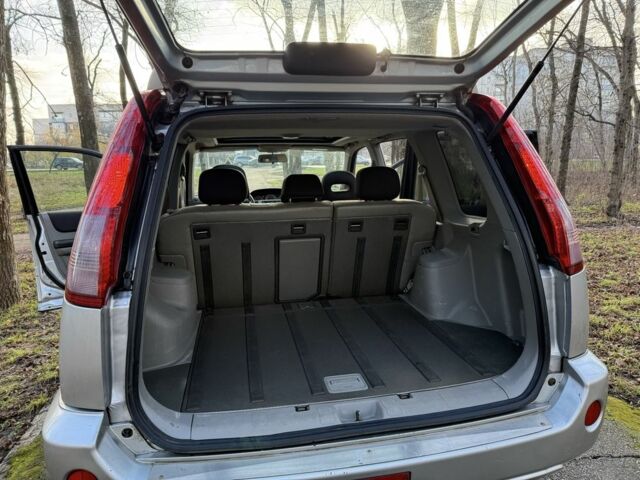 Серый Ниссан ИксТрейл, объемом двигателя 2.2 л и пробегом 297 тыс. км за 4950 $, фото 22 на Automoto.ua