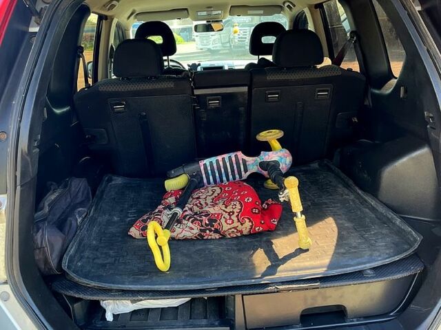 Серый Ниссан ИксТрейл, объемом двигателя 2.5 л и пробегом 270 тыс. км за 9800 $, фото 5 на Automoto.ua