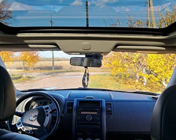 Серый Ниссан ИксТрейл, объемом двигателя 2 л и пробегом 207 тыс. км за 10000 $, фото 11 на Automoto.ua