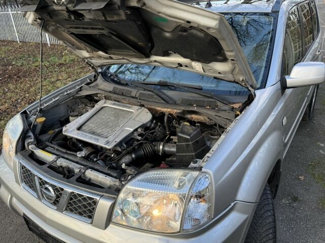 Серый Ниссан ИксТрейл, объемом двигателя 2.2 л и пробегом 297 тыс. км за 4950 $, фото 12 на Automoto.ua