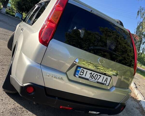 Серый Ниссан ИксТрейл, объемом двигателя 2.49 л и пробегом 195 тыс. км за 9800 $, фото 13 на Automoto.ua