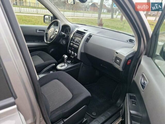 Сірий Ніссан ІксТрейл, об'ємом двигуна 2 л та пробігом 212 тис. км за 9900 $, фото 13 на Automoto.ua