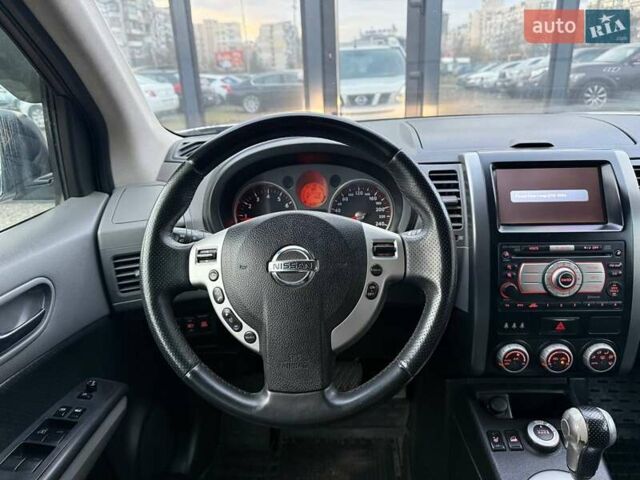 Серый Ниссан ИксТрейл, объемом двигателя 2.49 л и пробегом 327 тыс. км за 10890 $, фото 17 на Automoto.ua