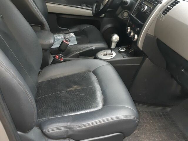 Серый Ниссан ИксТрейл, объемом двигателя 2.5 л и пробегом 261 тыс. км за 7500 $, фото 8 на Automoto.ua