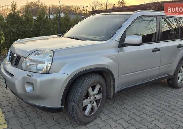 Серый Ниссан ИксТрейл, объемом двигателя 2 л и пробегом 172 тыс. км за 8500 $, фото 2 на Automoto.ua