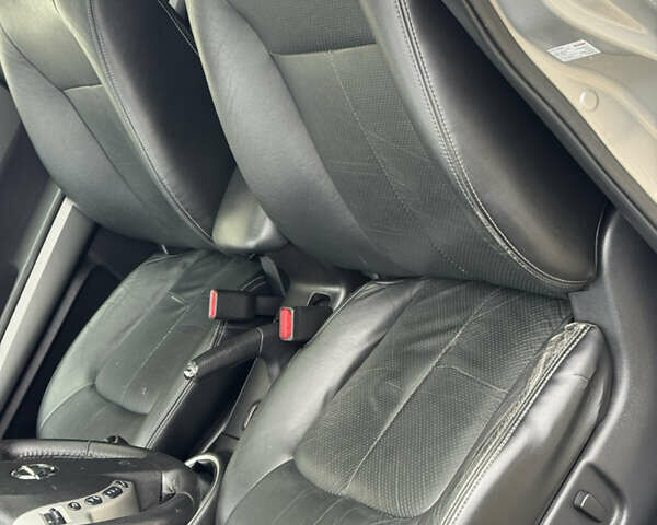 Сірий Ніссан ІксТрейл, об'ємом двигуна 2 л та пробігом 228 тис. км за 10250 $, фото 10 на Automoto.ua