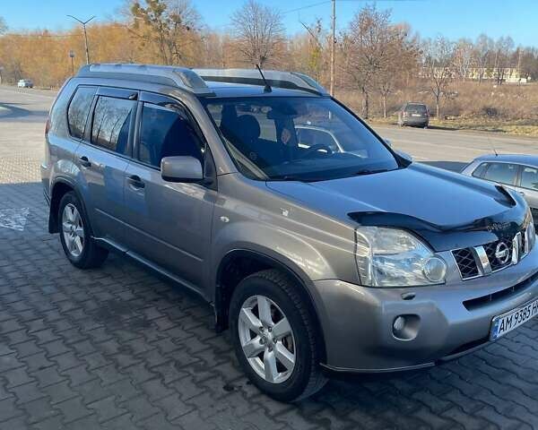 Серый Ниссан ИксТрейл, объемом двигателя 2 л и пробегом 200 тыс. км за 9200 $, фото 7 на Automoto.ua