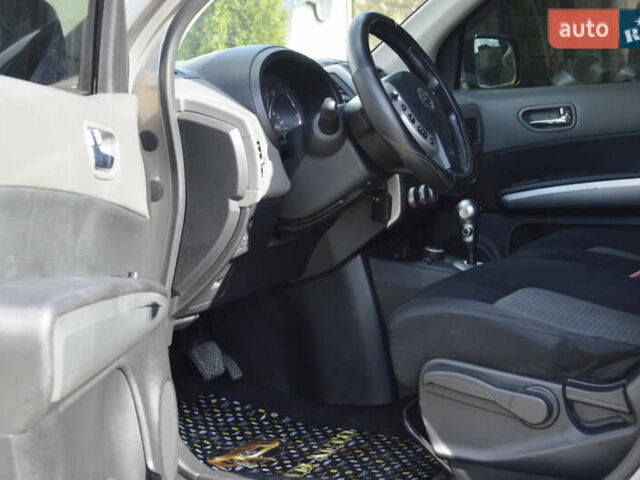 Серый Ниссан ИксТрейл, объемом двигателя 2 л и пробегом 180 тыс. км за 9500 $, фото 3 на Automoto.ua