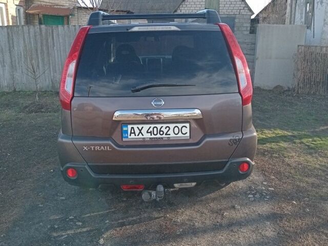 Сірий Ніссан ІксТрейл, об'ємом двигуна 2 л та пробігом 242 тис. км за 7300 $, фото 6 на Automoto.ua