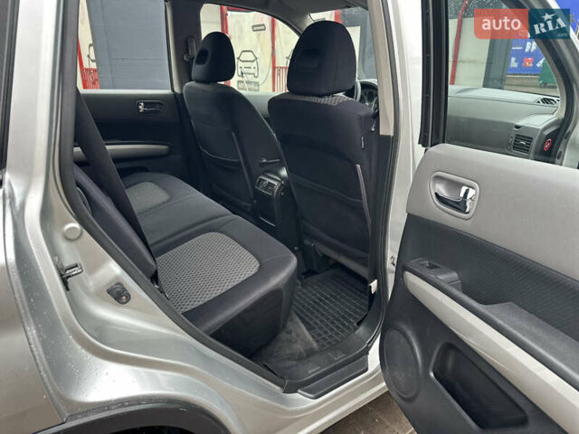 Сірий Ніссан ІксТрейл, об'ємом двигуна 2.49 л та пробігом 197 тис. км за 8300 $, фото 16 на Automoto.ua