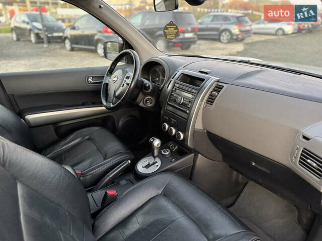 Серый Ниссан ИксТрейл, объемом двигателя 2.49 л и пробегом 260 тыс. км за 8499 $, фото 27 на Automoto.ua