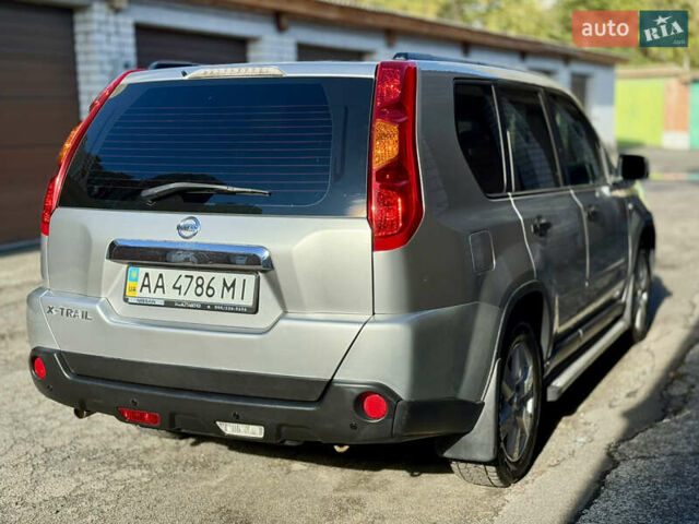 Серый Ниссан ИксТрейл, объемом двигателя 2 л и пробегом 199 тыс. км за 8800 $, фото 3 на Automoto.ua