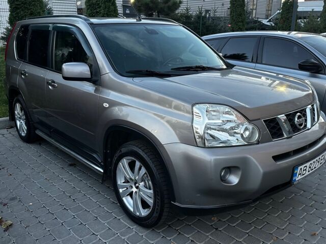 Сірий Ніссан ІксТрейл, об'ємом двигуна 2 л та пробігом 262 тис. км за 7999 $, фото 9 на Automoto.ua