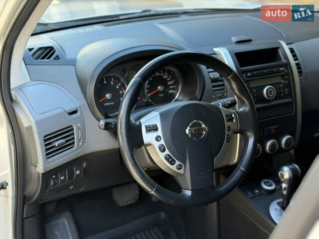 Серый Ниссан ИксТрейл, объемом двигателя 2 л и пробегом 199 тыс. км за 8800 $, фото 7 на Automoto.ua