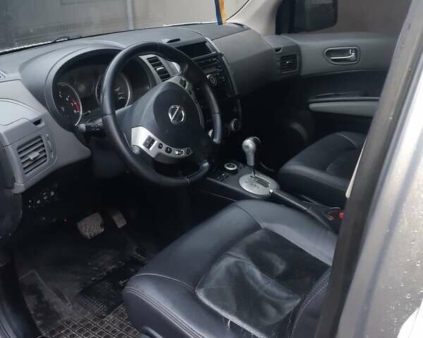 Серый Ниссан ИксТрейл, объемом двигателя 2.5 л и пробегом 261 тыс. км за 7500 $, фото 2 на Automoto.ua