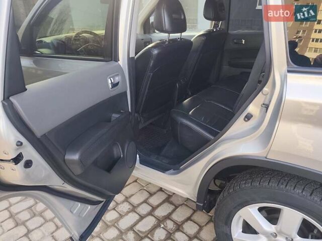 Сірий Ніссан ІксТрейл, об'ємом двигуна 2.5 л та пробігом 132 тис. км за 8900 $, фото 40 на Automoto.ua