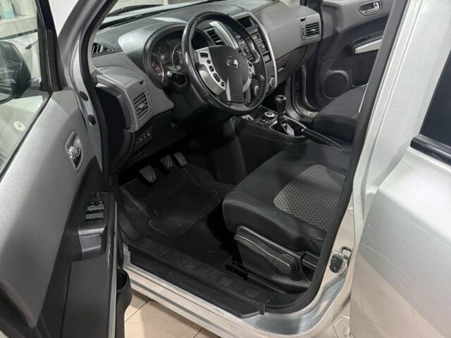 Сірий Ніссан ІксТрейл, об'ємом двигуна 2.5 л та пробігом 175 тис. км за 7600 $, фото 8 на Automoto.ua