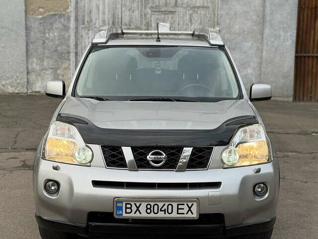 Серый Ниссан ИксТрейл, объемом двигателя 2 л и пробегом 240 тыс. км за 7600 $, фото 7 на Automoto.ua