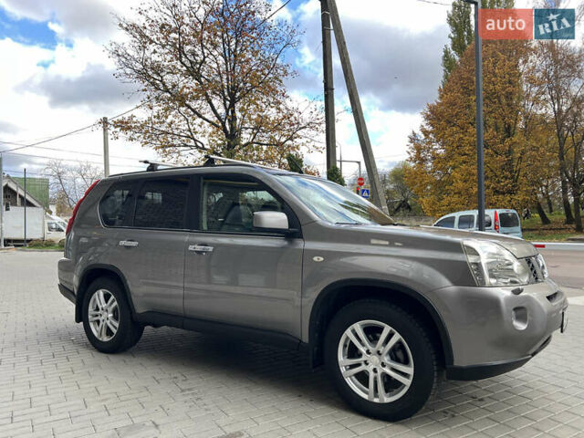 Серый Ниссан ИксТрейл, объемом двигателя 2 л и пробегом 229 тыс. км за 10100 $, фото 3 на Automoto.ua