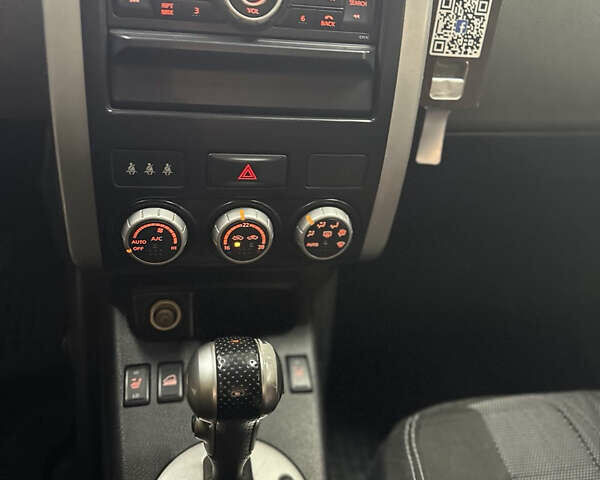 Серый Ниссан ИксТрейл, объемом двигателя 2 л и пробегом 262 тыс. км за 8900 $, фото 3 на Automoto.ua