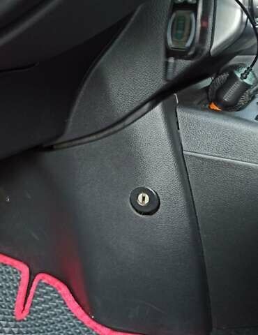 Серый Ниссан ИксТрейл, объемом двигателя 2 л и пробегом 220 тыс. км за 9800 $, фото 4 на Automoto.ua