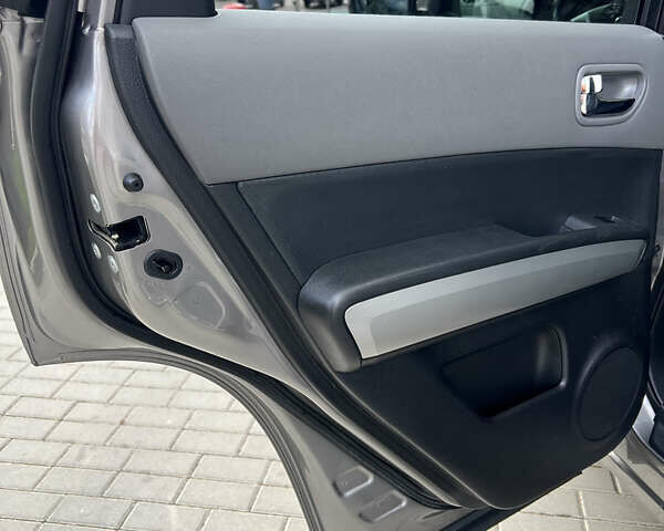 Серый Ниссан ИксТрейл, объемом двигателя 2 л и пробегом 229 тыс. км за 10100 $, фото 25 на Automoto.ua