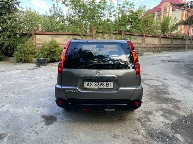 Серый Ниссан ИксТрейл, объемом двигателя 2 л и пробегом 218 тыс. км за 7350 $, фото 5 на Automoto.ua