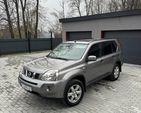 Серый Ниссан ИксТрейл, объемом двигателя 2 л и пробегом 326 тыс. км за 8650 $, фото 1 на Automoto.ua