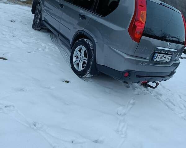 Сірий Ніссан ІксТрейл, об'ємом двигуна 2 л та пробігом 318 тис. км за 8500 $, фото 3 на Automoto.ua