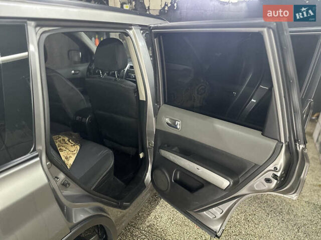 Серый Ниссан ИксТрейл, объемом двигателя 2 л и пробегом 262 тыс. км за 8900 $, фото 12 на Automoto.ua