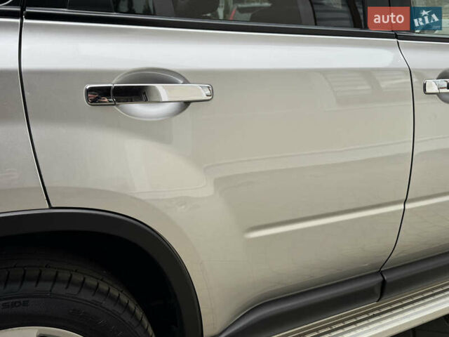 Сірий Ніссан ІксТрейл, об'ємом двигуна 2 л та пробігом 228 тис. км за 10250 $, фото 52 на Automoto.ua
