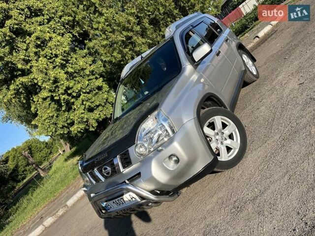 Серый Ниссан ИксТрейл, объемом двигателя 2.49 л и пробегом 195 тыс. км за 9800 $, фото 1 на Automoto.ua
