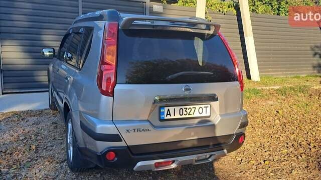 Сірий Ніссан ІксТрейл, об'ємом двигуна 2.49 л та пробігом 327 тис. км за 12000 $, фото 8 на Automoto.ua