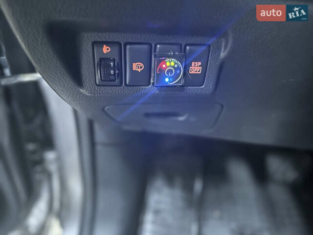 Серый Ниссан ИксТрейл, объемом двигателя 2 л и пробегом 262 тыс. км за 8900 $, фото 4 на Automoto.ua