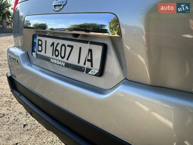 Серый Ниссан ИксТрейл, объемом двигателя 2.49 л и пробегом 195 тыс. км за 9800 $, фото 16 на Automoto.ua