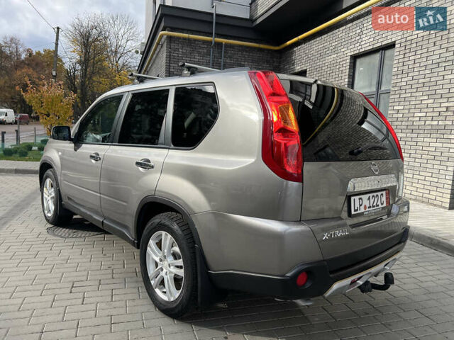 Серый Ниссан ИксТрейл, объемом двигателя 2 л и пробегом 229 тыс. км за 10100 $, фото 9 на Automoto.ua