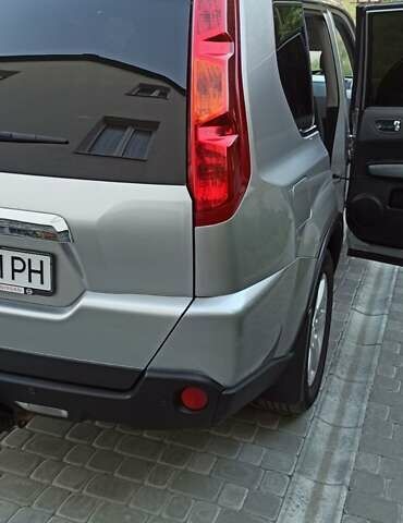 Серый Ниссан ИксТрейл, объемом двигателя 2 л и пробегом 220 тыс. км за 9800 $, фото 18 на Automoto.ua