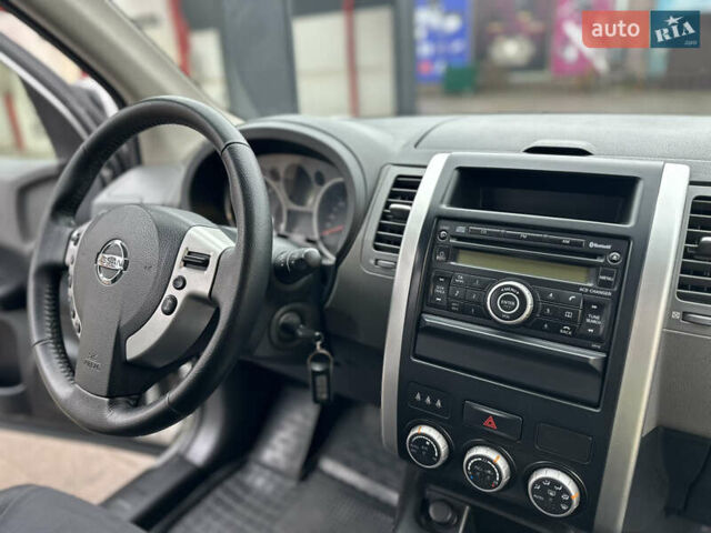 Сірий Ніссан ІксТрейл, об'ємом двигуна 2.49 л та пробігом 197 тис. км за 8300 $, фото 31 на Automoto.ua