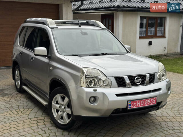Сірий Ніссан ІксТрейл, об'ємом двигуна 2 л та пробігом 228 тис. км за 10250 $, фото 1 на Automoto.ua