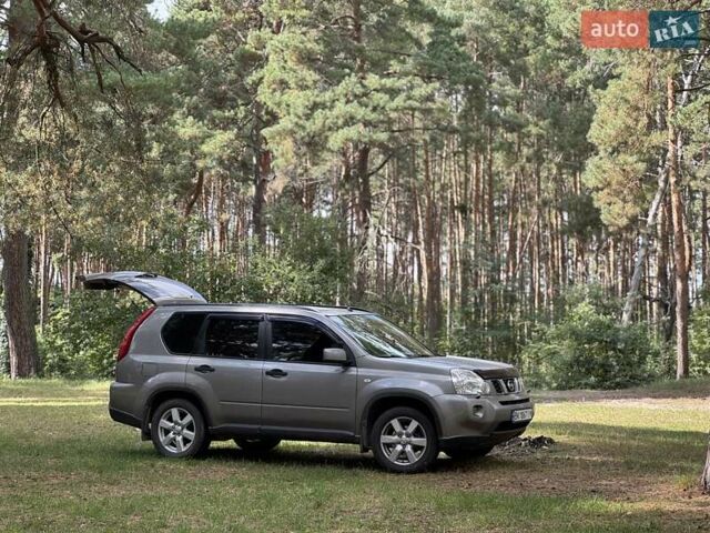 Сірий Ніссан ІксТрейл, об'ємом двигуна 2 л та пробігом 238 тис. км за 9400 $, фото 1 на Automoto.ua