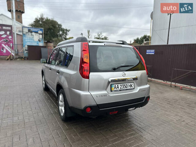 Сірий Ніссан ІксТрейл, об'ємом двигуна 2.49 л та пробігом 197 тис. км за 8300 $, фото 13 на Automoto.ua