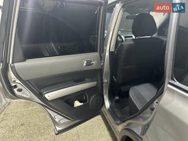 Серый Ниссан ИксТрейл, объемом двигателя 2 л и пробегом 262 тыс. км за 8900 $, фото 21 на Automoto.ua