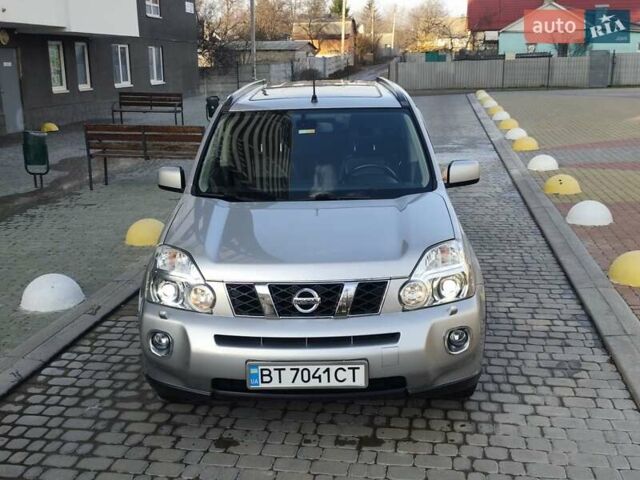 Сірий Ніссан ІксТрейл, об'ємом двигуна 2.5 л та пробігом 132 тис. км за 8900 $, фото 4 на Automoto.ua